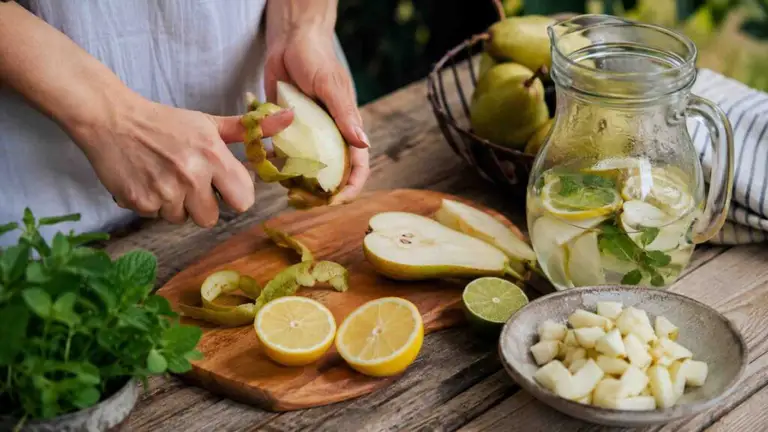 Lemoniada z gruszek – domowy przepis krok po kroku | foto. Kamil w Ogrodzie
