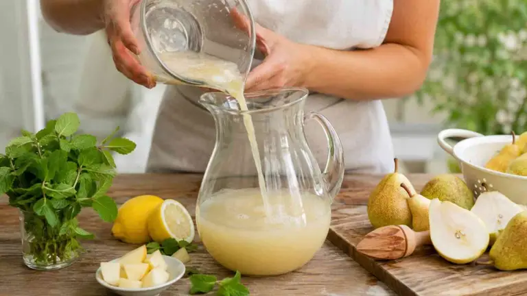 Lemoniada z gruszek – domowy przepis krok po kroku | foto. Kamil w Ogrodzie